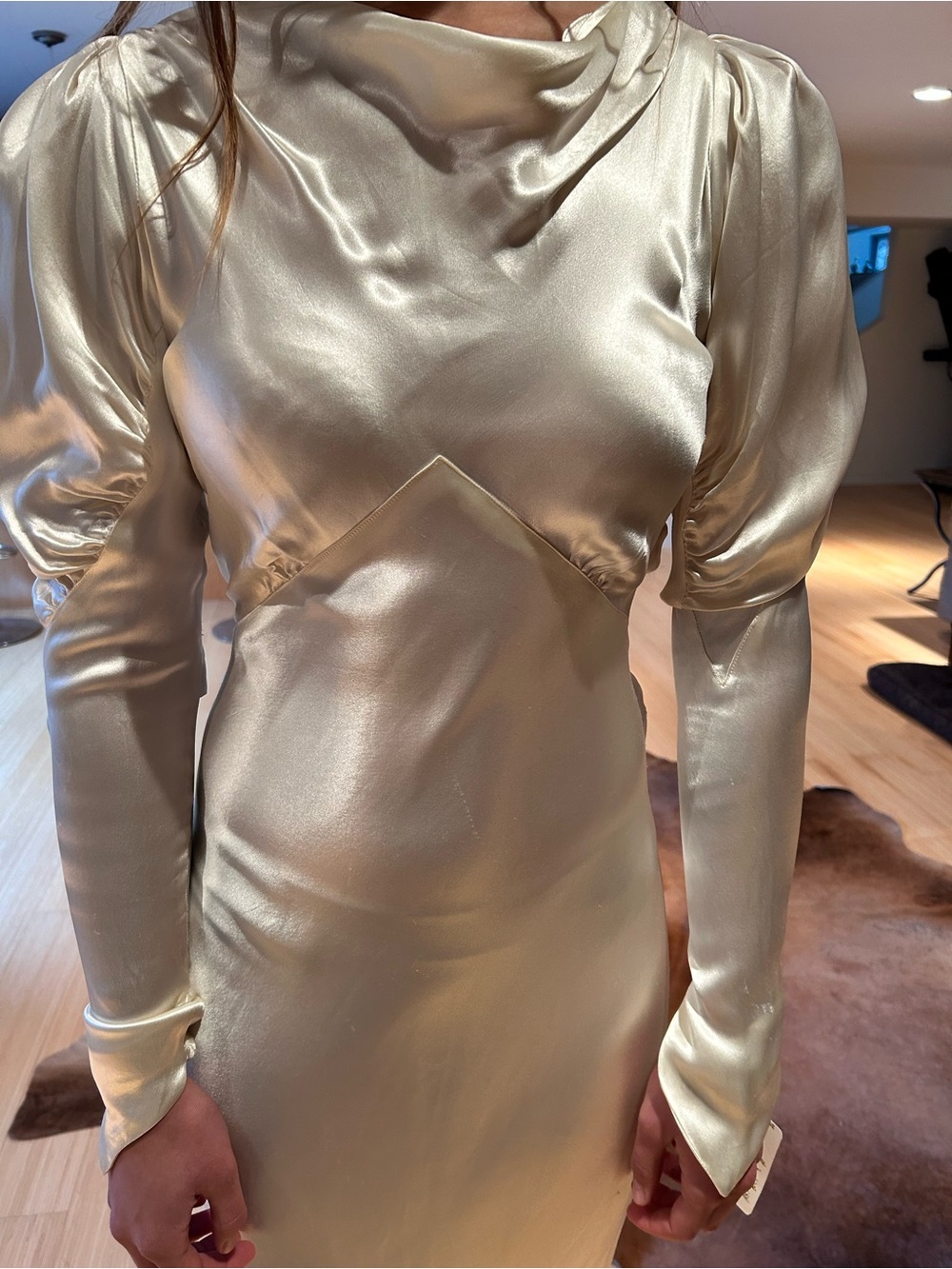 Elegant Cream Silk Satin Vintage Wedding Dress with Long Sleeves - Picture 9 of 11